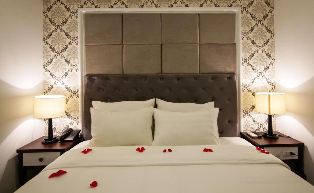 Двухместный (Улучшенный двухместный номер с 1 кроватью), Skyline Hotel