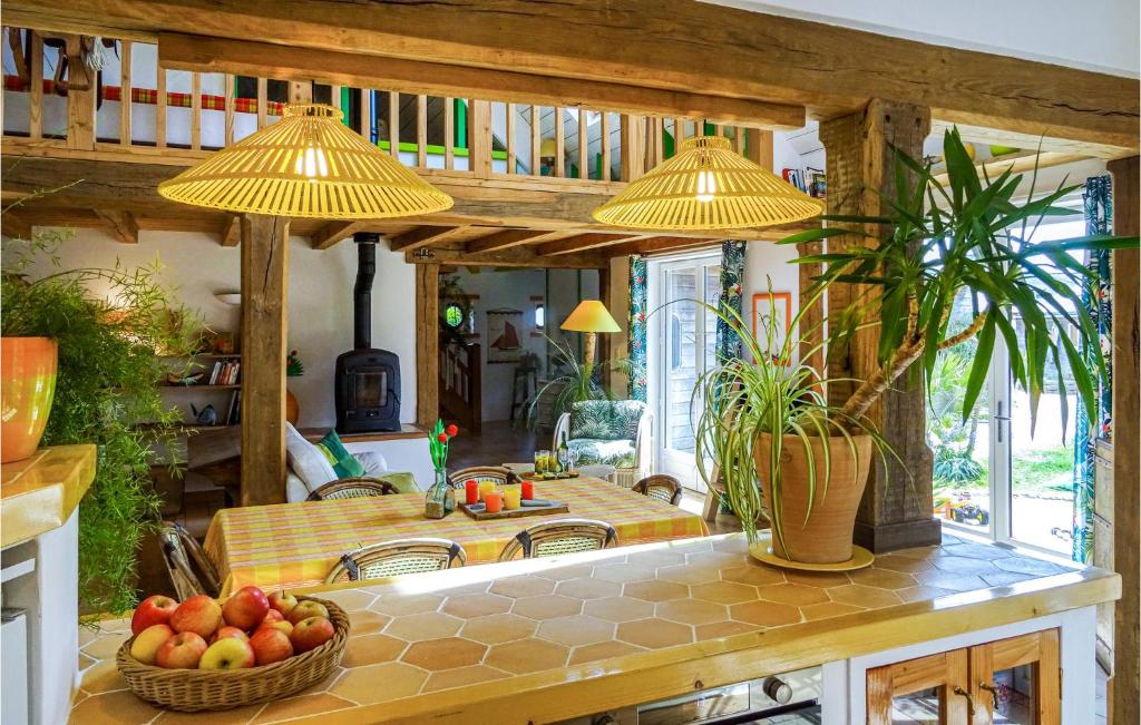 Amazing Home In Plouguerneau With 3 Bedrooms And Wifi photo 2
