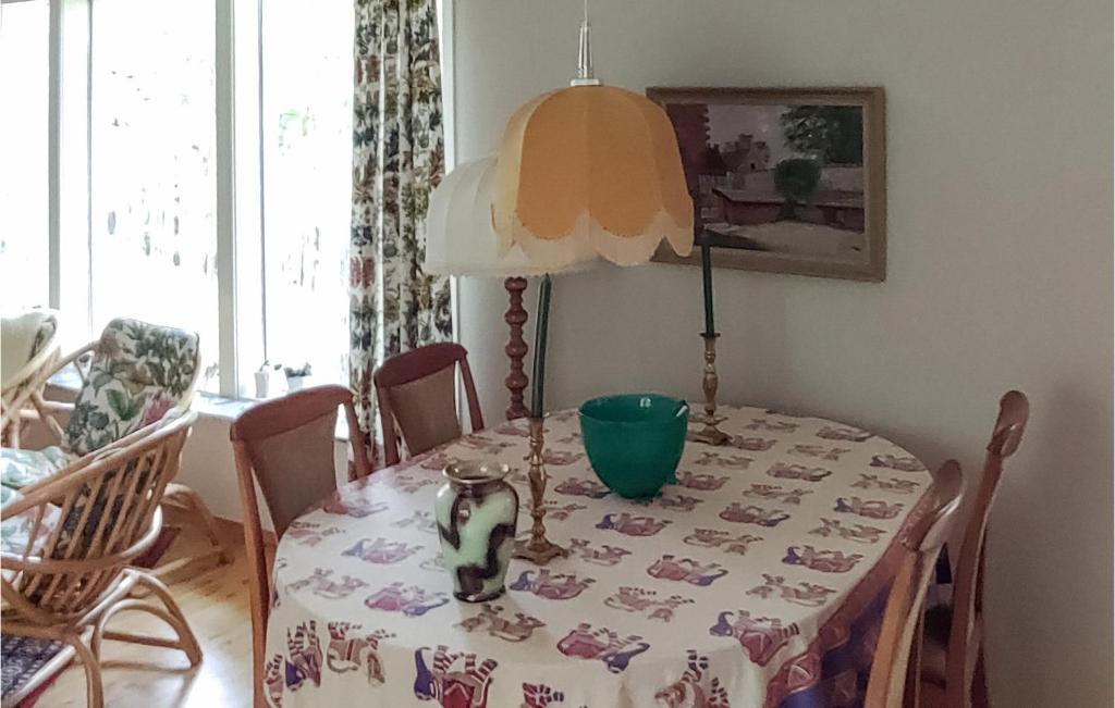 Beautiful Home In hus With 2 Bedrooms photo 2