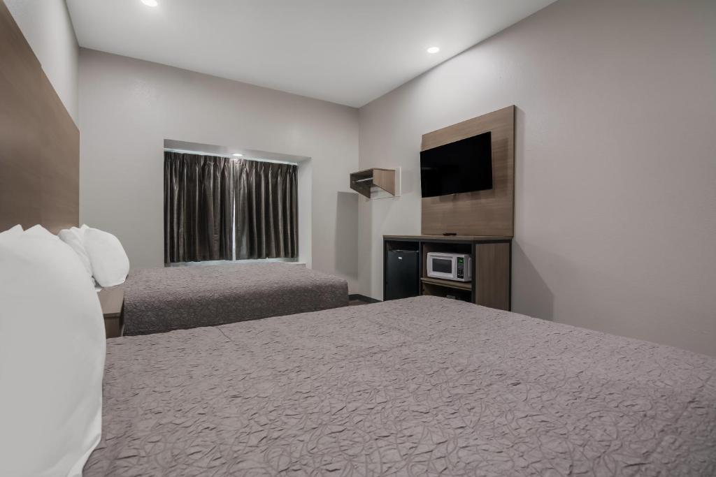 Americas Best Value Inn & Suites Lake Charles at I-210 Exit 5 - Tap to explore photos