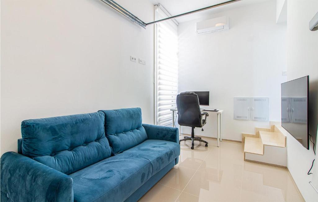 Stunning Home In Los Alczares With 4 Bedrooms, Wifi And Swimming Pool photo 1