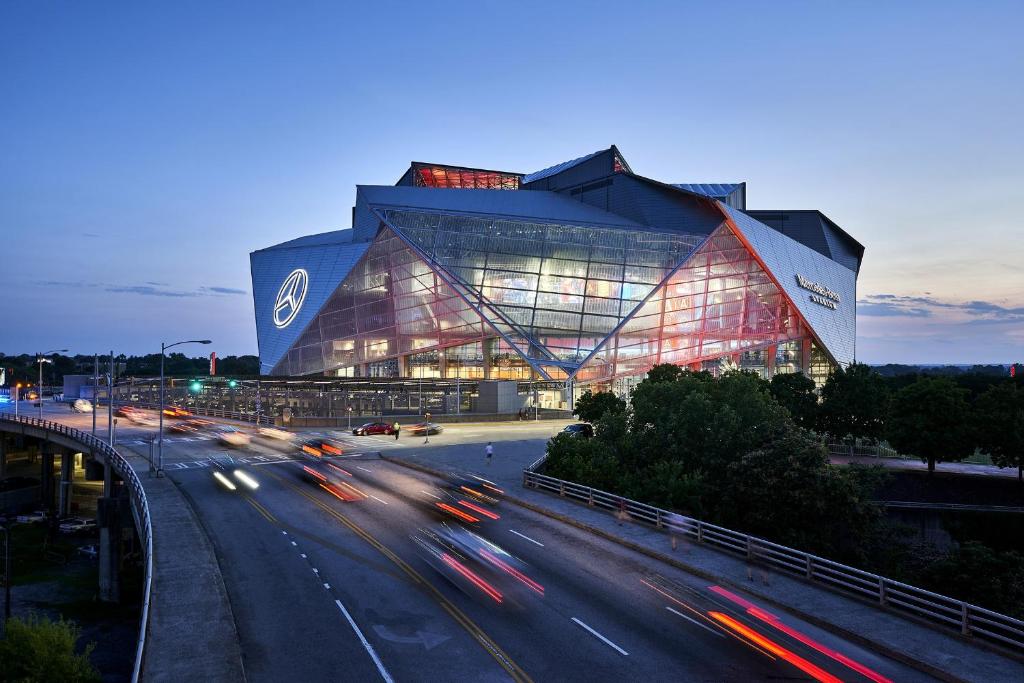 Amazing ATL downtown houses - minutes walk to bars, food and transport! image