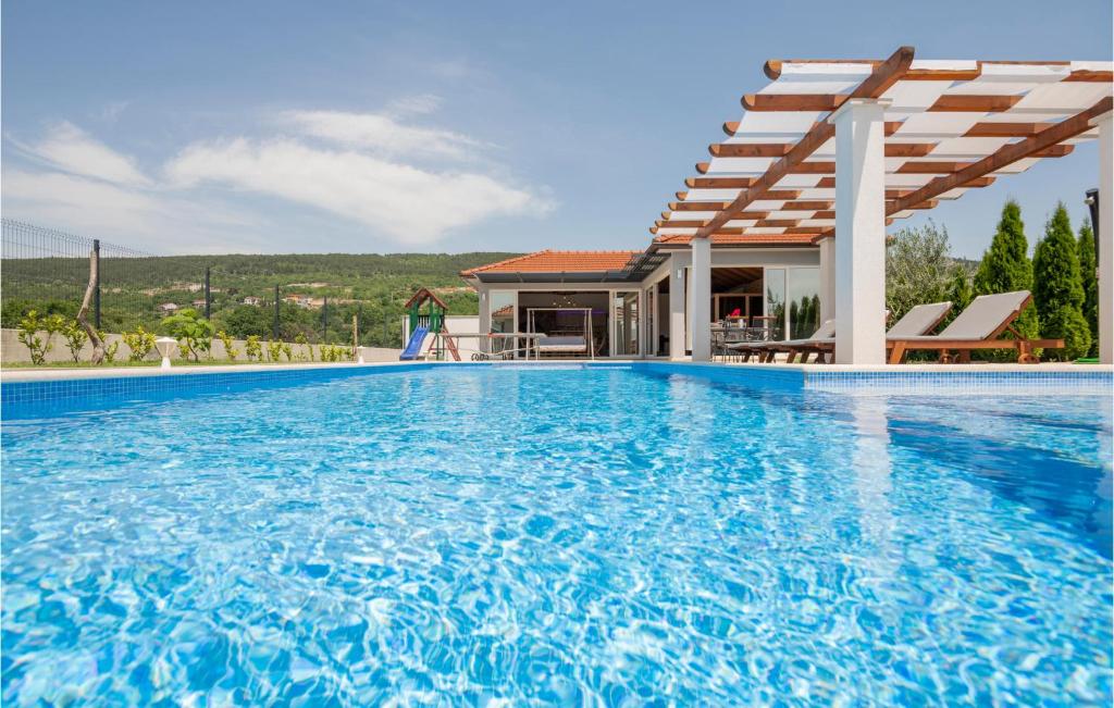 Awesome Home In Prolozac With 4 Bedrooms, Wifi And Sauna photo 2