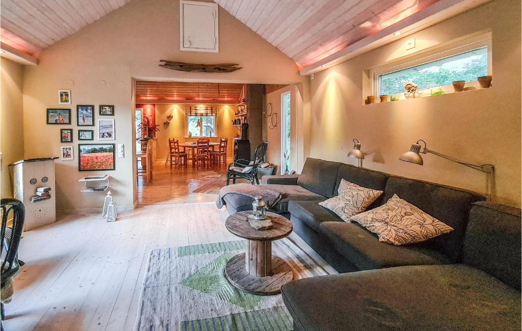 Nice Home In Borgholm With 5 Bedrooms photo 1