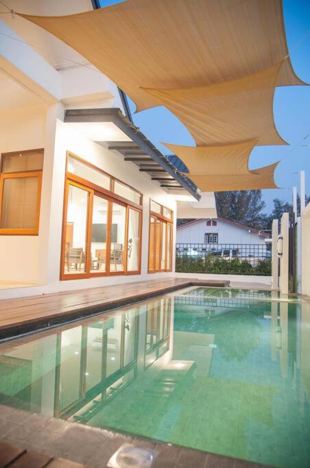Chao Sam Ran Pool Villa Phetchaburi หาดเจ้าสำราญ เพชรบุรี ราคาสำหรับ 8 ท่าน photo 1