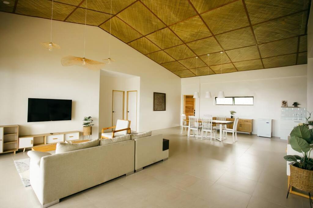 Tanaw Beach House photo 1