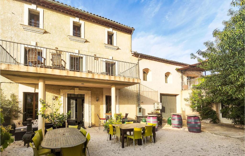 Awesome Home In Montblanc With 5 Bedrooms, Wifi And Private Swimming Pool