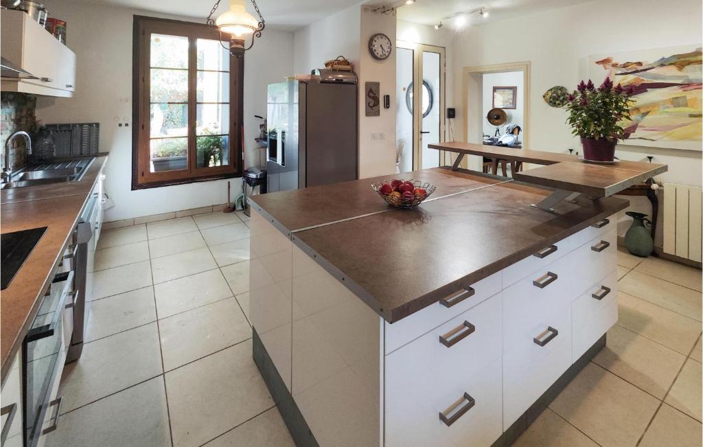 Awesome Home In Montblanc With 5 Bedrooms, Wifi And Private Swimming Pool photo 3
