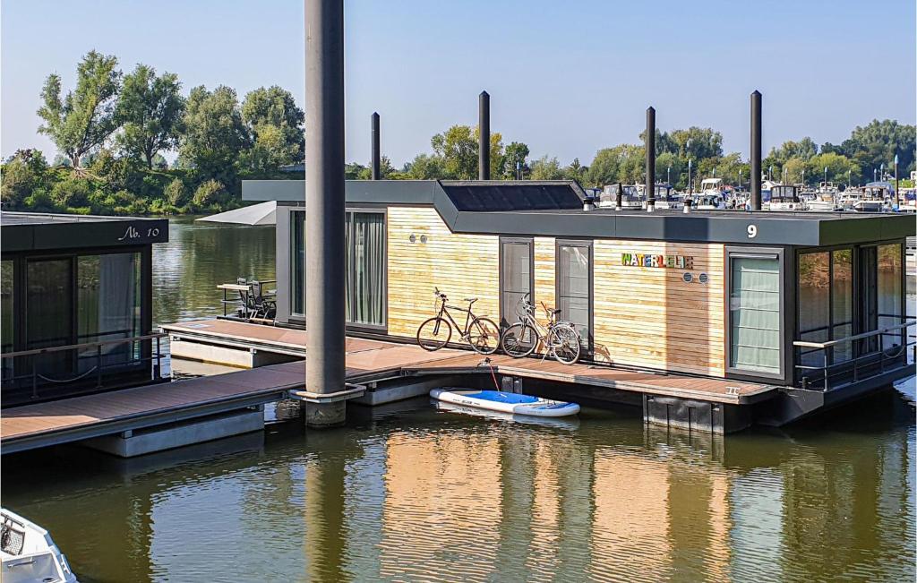 Houseboat Waterlelie photo 4