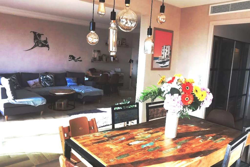 Appartement Nice CENTRE vue Mer avec piscine pour FAMILLE, couple d'amis pas de groupes de jeunes autorisés photo 3