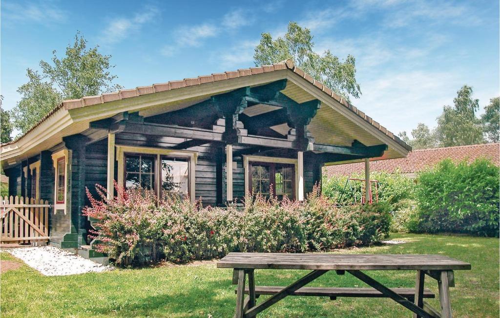 Amazing Home In Hulshorst With 3 Bedrooms And Wifi