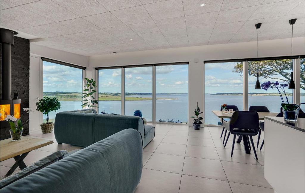 Beautiful Home In Lgstrup With Jacuzzi, Wifi And Sauna photo 3