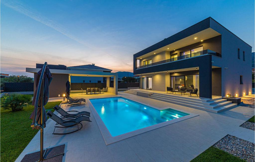 Stunning Home In Kastel Stari With 4 Bedrooms, Wifi And Outdoor Swimming Pool photo 4