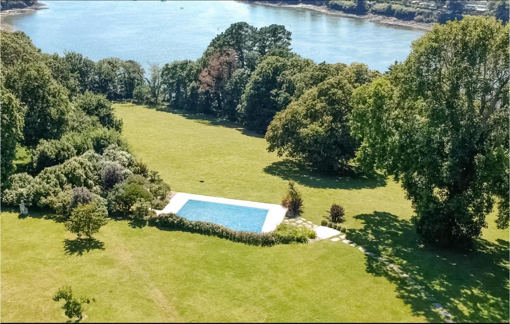 Awesome Home In Concarneau With Wifi, Outdoor Swimming Pool And Heated Swimming Pool photo 2