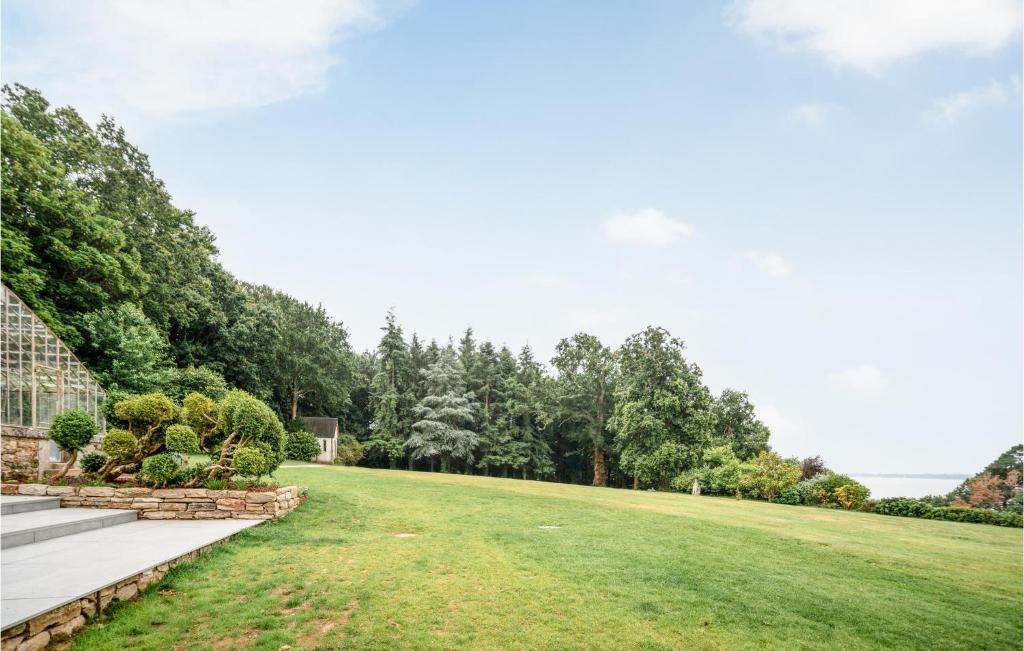 Awesome Home In Concarneau With Wifi, Outdoor Swimming Pool And Heated Swimming Pool photo 4