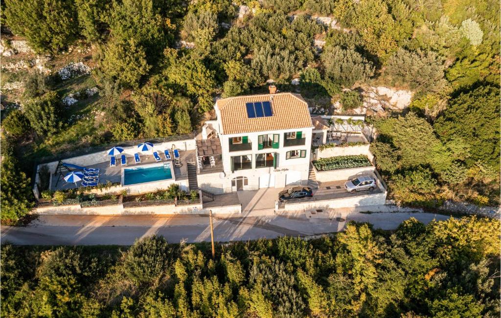 Beautiful Home In Brsecine With Outdoor Swimming Pool, 4 Bedrooms And Wifi photo 3