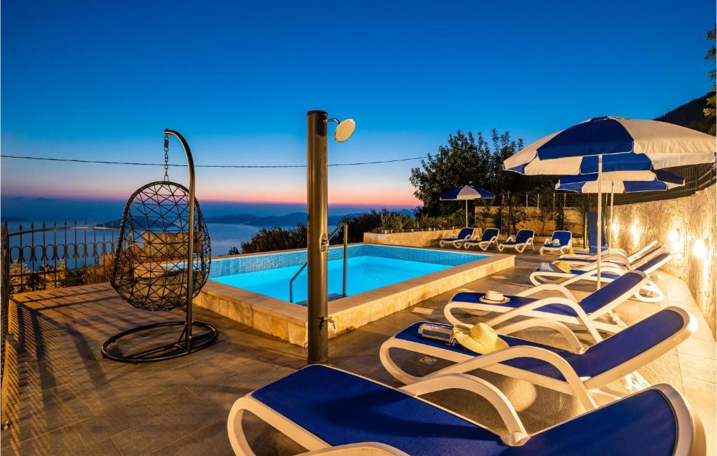 Beautiful Home In Brsecine With Outdoor Swimming Pool, 4 Bedrooms And Wifi