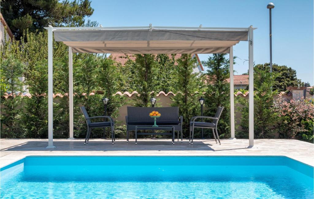Amazing Home In Pula With 4 Bedrooms, Wifi And Outdoor Swimming Pool photo 2