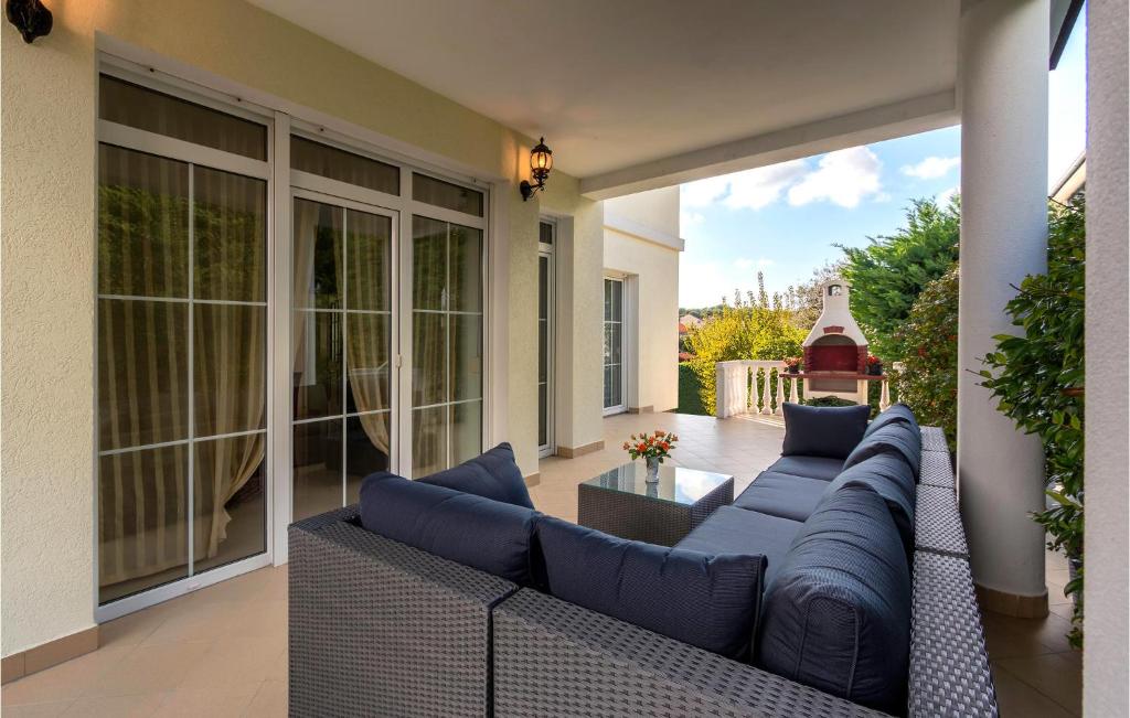 Amazing Home In Pula With 4 Bedrooms, Wifi And Outdoor Swimming Pool photo 4