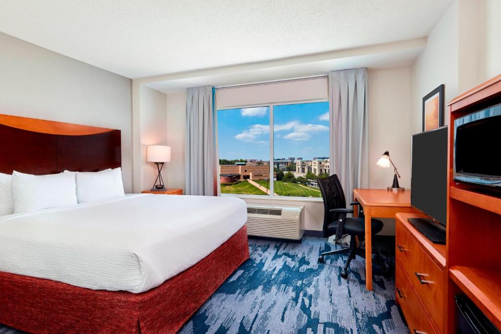 Fairfield Inn & Suites by Marriott Indianapolis Downtown image