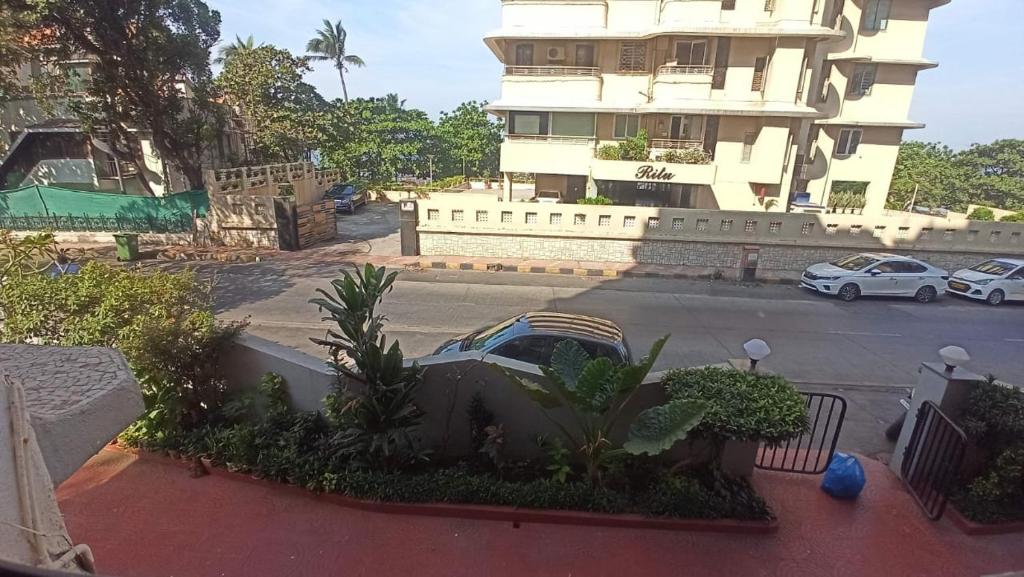 SEAVIEW Room Bandra W Bandstand Nr Taj WOMEN ONLY photo 2