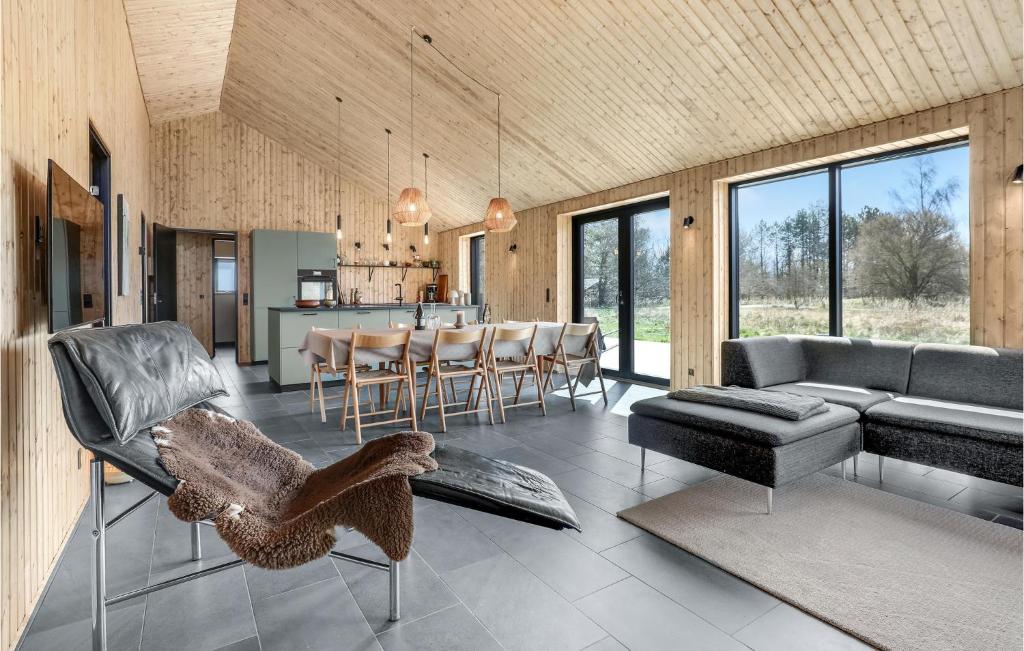 Stunning Home In Aakirkeby With Wifi And 4 Bedrooms photo 4