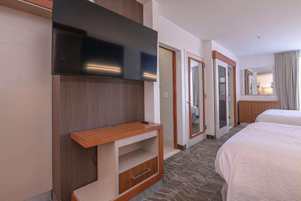 SpringHill Suites by Marriott Grand Forks - Tap to explore photos