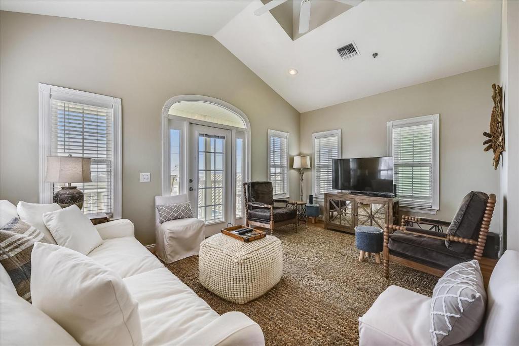 Summer Town Cottage #10-Spacious 3 Bedroom 3,5 Bath, Steps to Beach & Pier Park! home