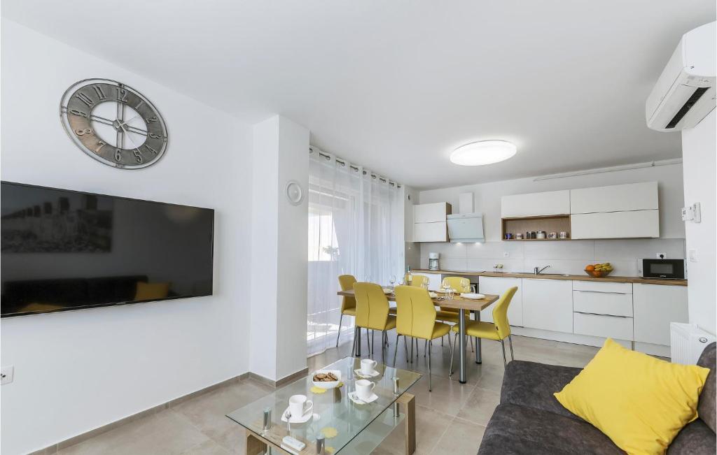 Awesome Apartment In Pula With 2 Bedrooms And Wifi photo 2