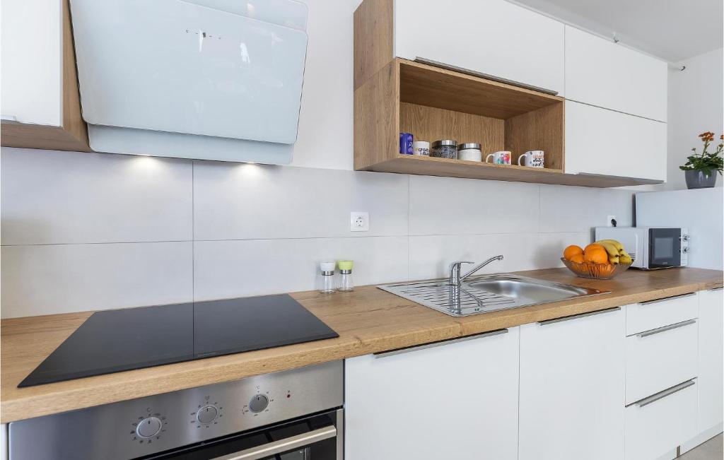 Awesome Apartment In Pula With 2 Bedrooms And Wifi photo 4