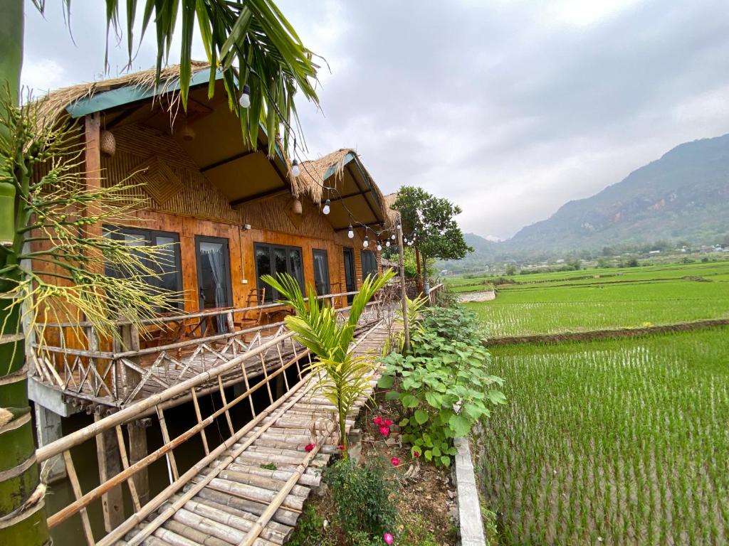 mai chau rice fields homestay