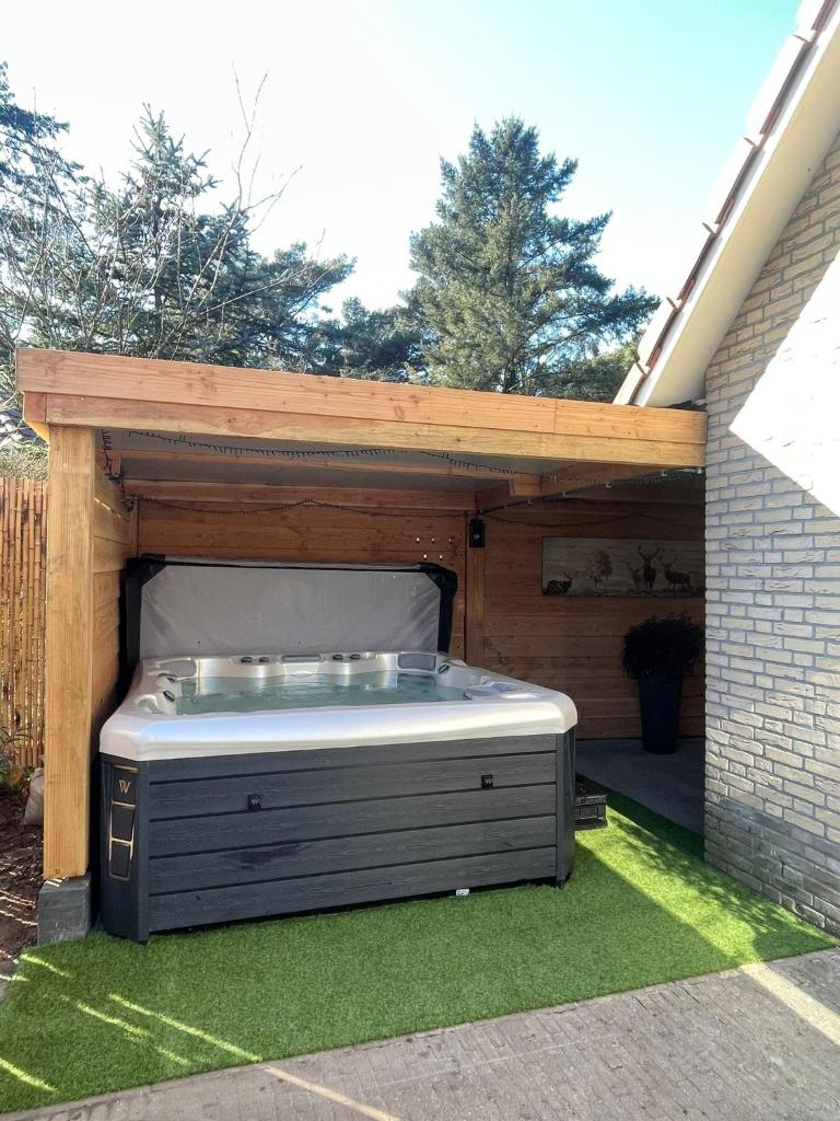 Luxe Veluws Vakantiehuis met JACUZZI photo 1