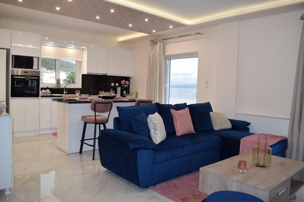 Seafront Luxury Apartment photo 3