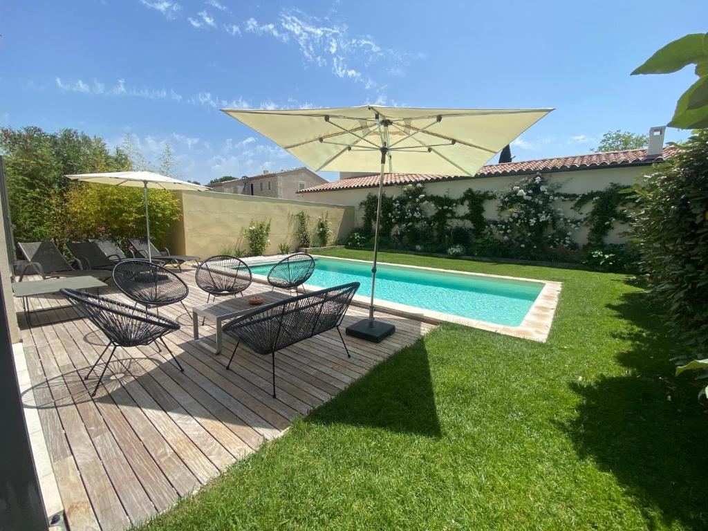Maison contemporaine dans le village d'Eygalières photo 3