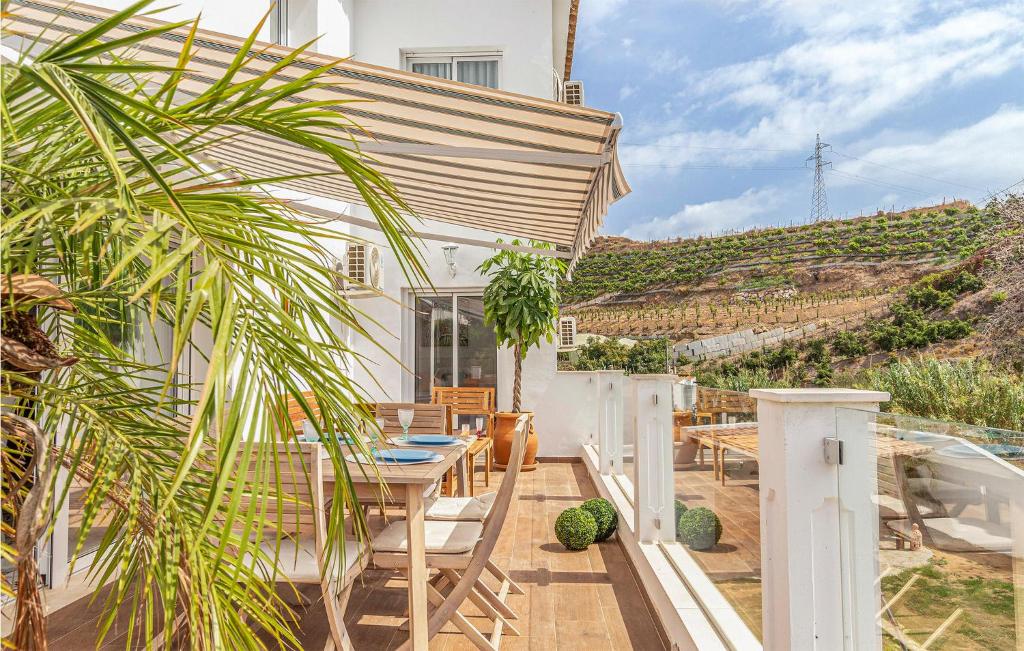 Amazing Home In Mezquitilla With 4 Bedrooms, Outdoor Swimming Pool And Swimming Pool photo 3