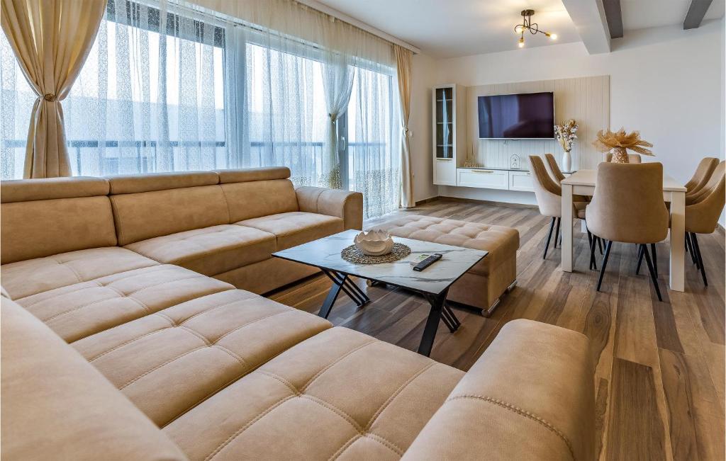 Beautiful Apartment In Medulin With 4 Bedrooms And Wifi photo 1