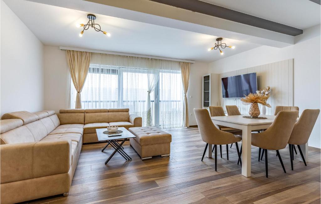 Beautiful Apartment In Medulin With 4 Bedrooms And Wifi photo 4