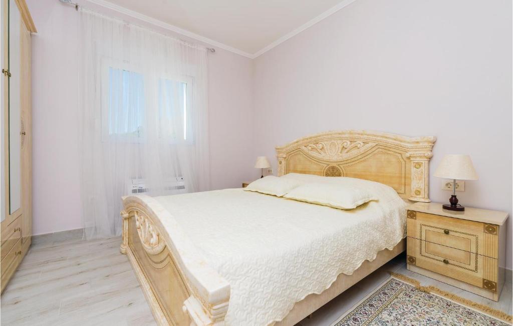 Amazing Home In Herceg Novi With 4 Bedrooms, Wifi And Outdoor Swimming Pool photo 4