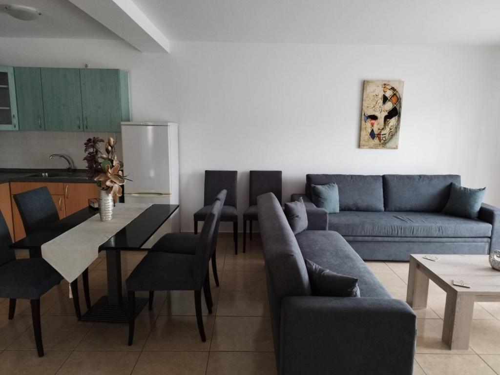 Ina House photo 2
