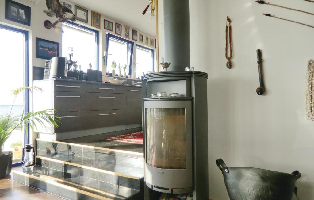 Beautiful Home In Mrbylnga With 1 Bedrooms, Sauna And Wifi photo 4