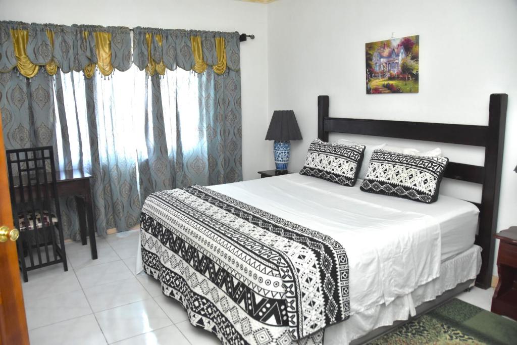 Embassy Deluxe apartment photo 1