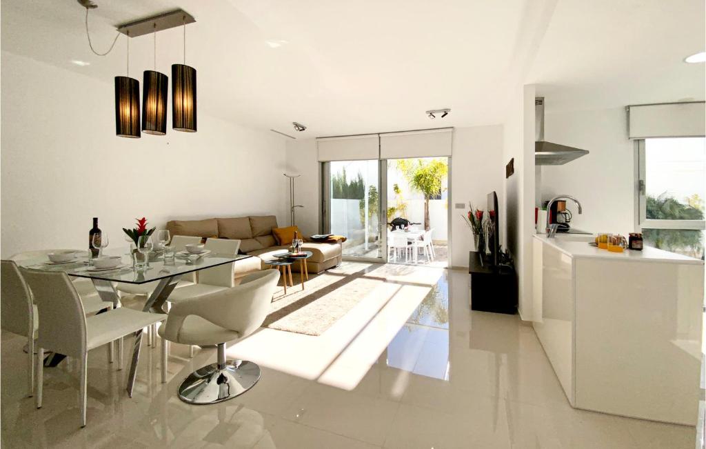 Amazing Home In Alicante With 3 Bedrooms, Wifi And Heated Swimming Pool photo 4