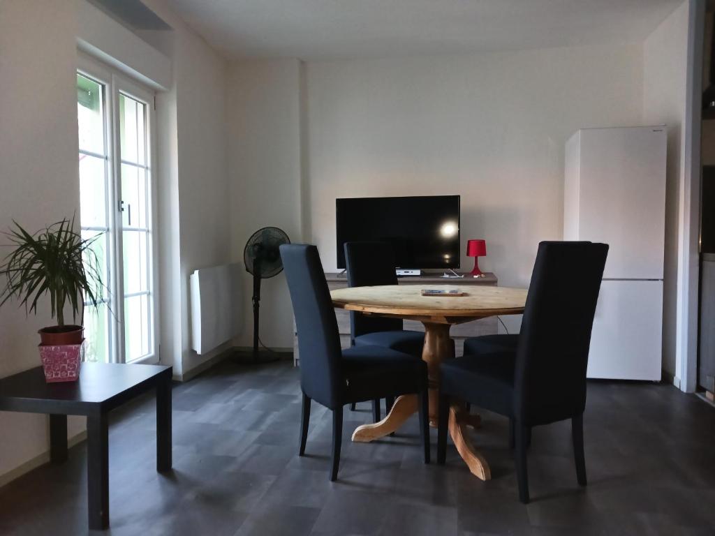T2 50m2 résidence les Acacias Vue Dégagée Montagne photo 4