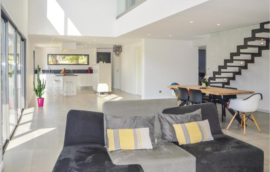 Amazing Home In Allauch With 3 Bedrooms, Wifi And Outdoor Swimming Pool photo 1