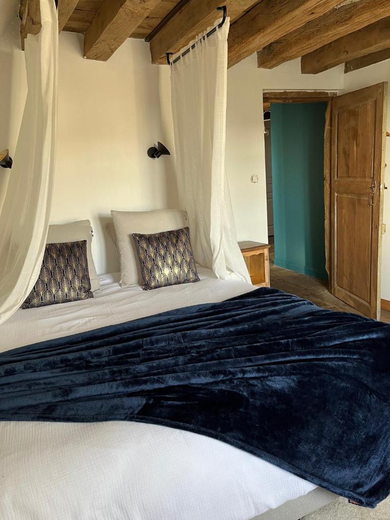 Mercier de Montigny - Les Chambres du Beffroi - SPA et Massage photo 1