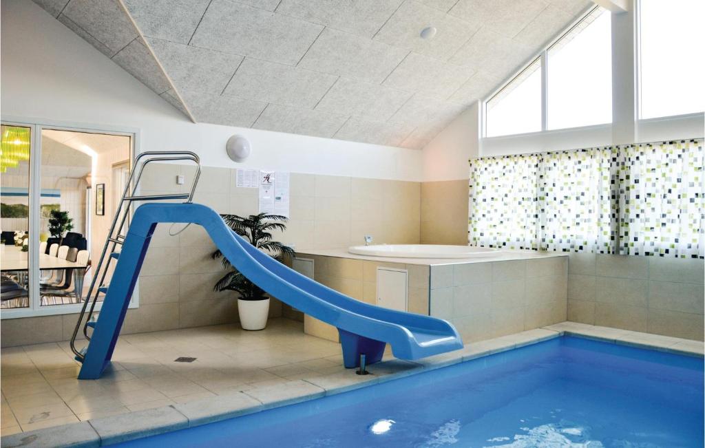 Beautiful Home In Ringkbing With Sauna, Wifi And Outdoor Swimming Pool photo 2