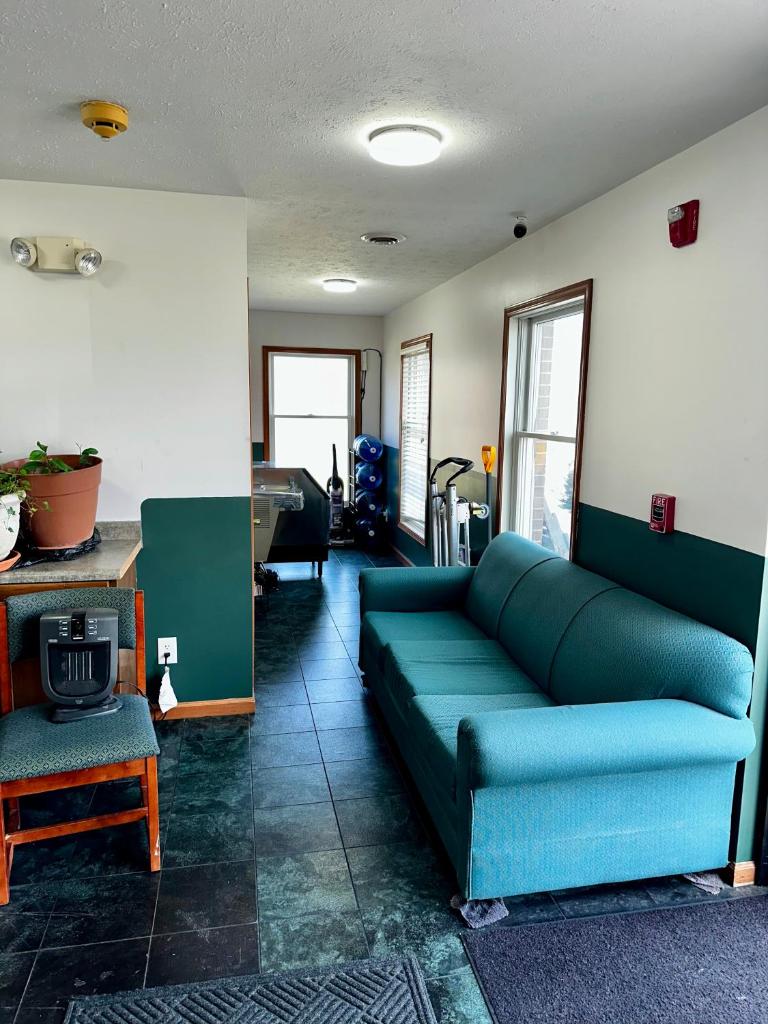 Attica Inn photo 3