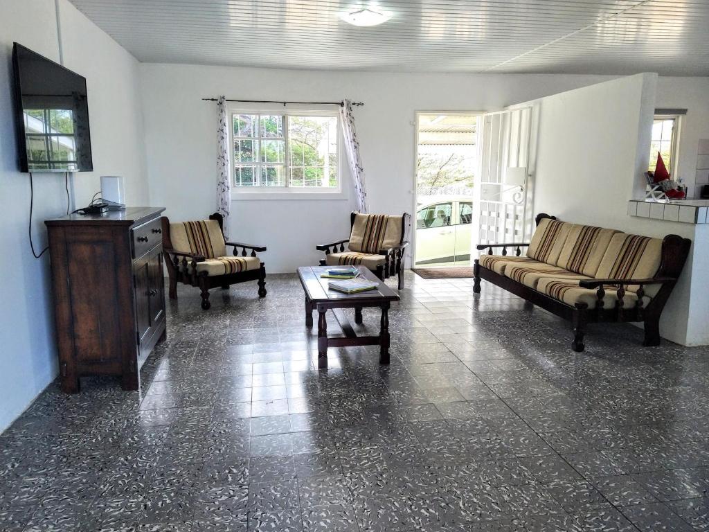 Traditional Aruban Home close to Surfside Beach photo 1