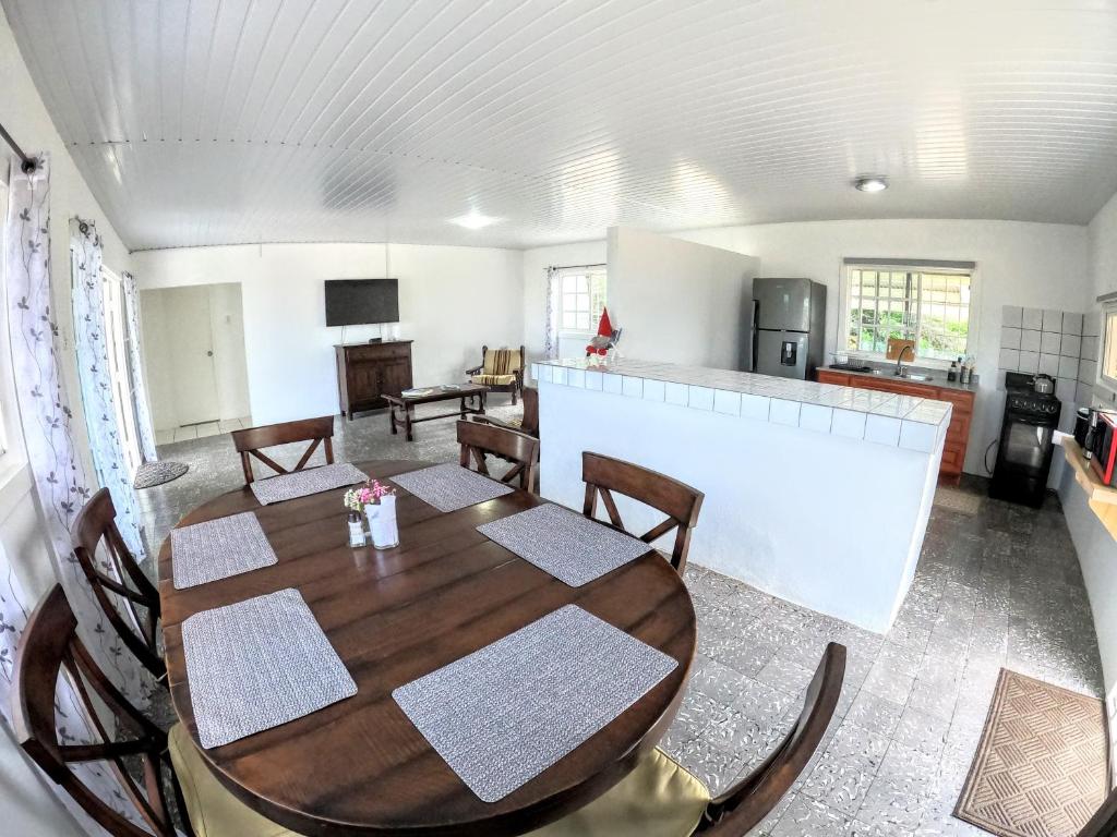 Traditional Aruban Home close to Surfside Beach photo 2