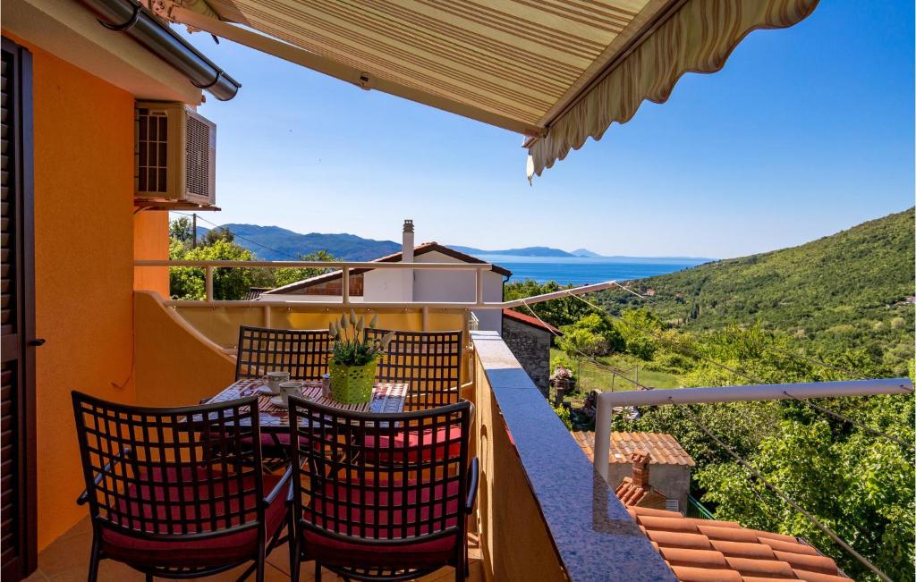 Stunning Apartment In Brsec With 1 Bedrooms And Wifi